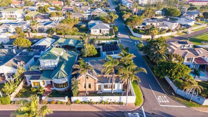 Aerial view of Villa Palmera guesthouse and its palm-lined garden in Linkside